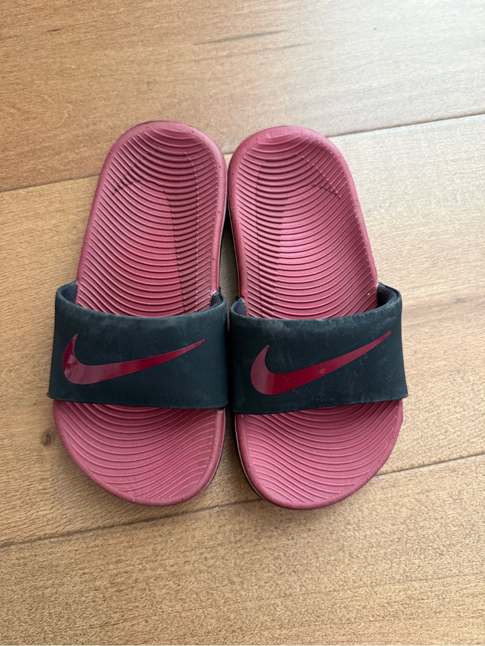 Nike Kids Maroon Footbed Black Strap Slide Sandals